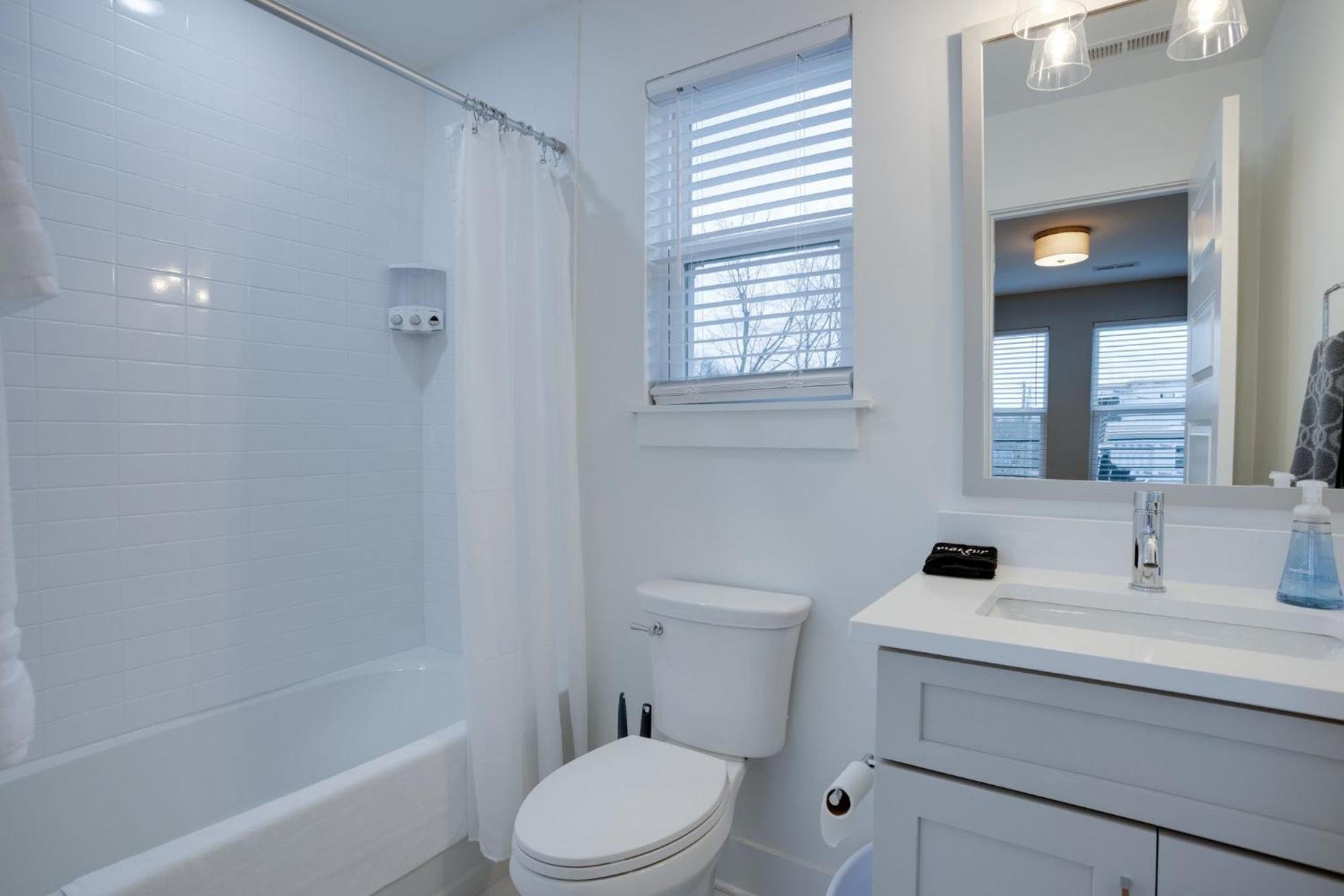 Modern Townhome, 10Min To Downtown! 8Min To Grand Ole Opry! Sleeps 8! Нашвілл Екстер'єр фото