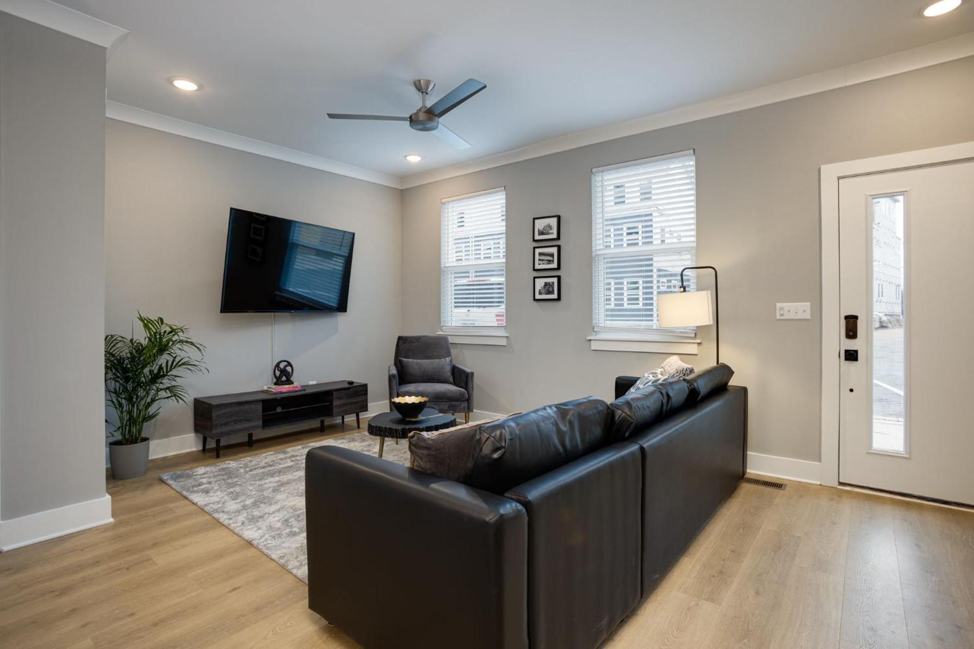 Modern Townhome, 10Min To Downtown! 8Min To Grand Ole Opry! Sleeps 8! Нашвілл Екстер'єр фото